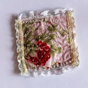Square hand quilted lace coaster